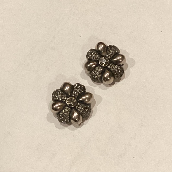 VINTAGE LINDA LEVINSON NY  SILVERTONE SMOKEY RHINESTONE, CLIP SIGNED EARRINGS - Picture 3 of 8